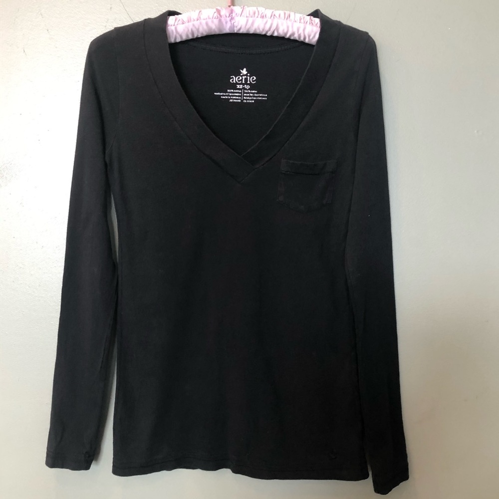 Black Aerie V neck long sleeved tee size xs